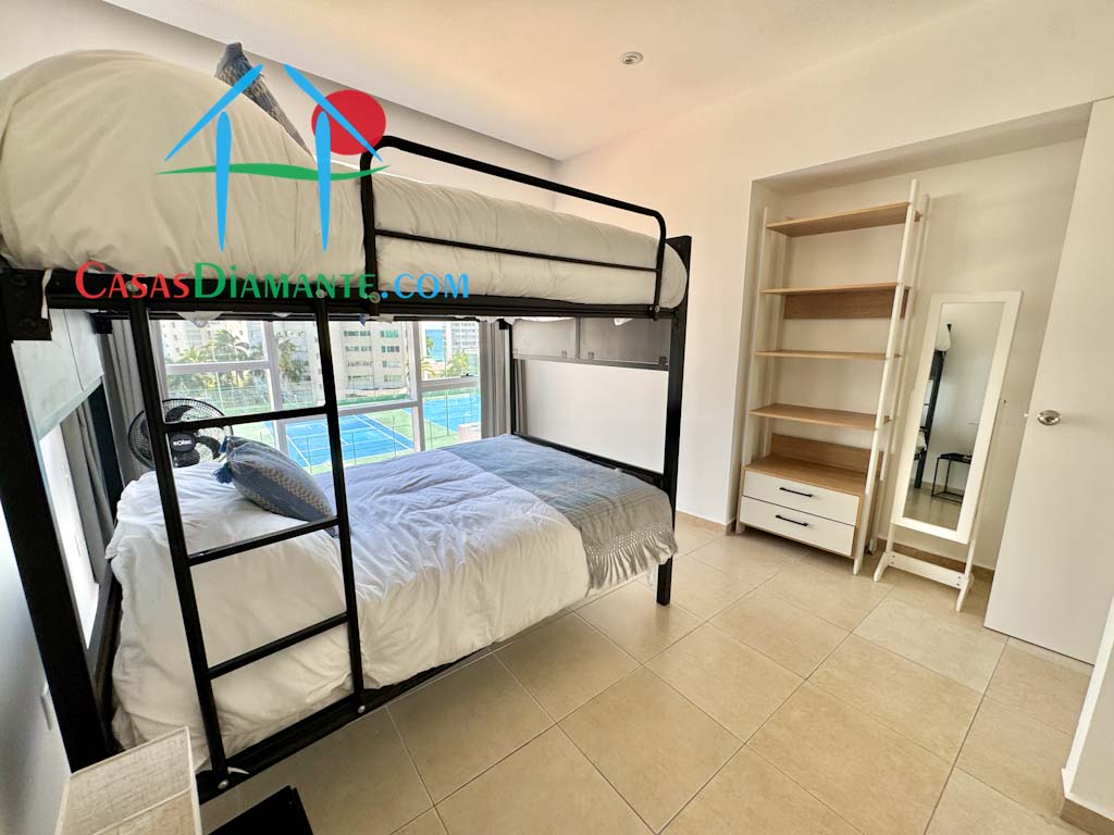 Acqualina Skylife Sur 402 - Recámara uno 2